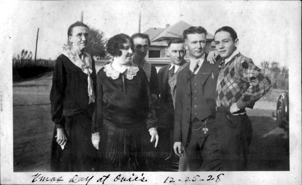 1928 Hasty Christmas, Mattie Ann, Edna, Onie, Roger, -, Lynn-001.jpg