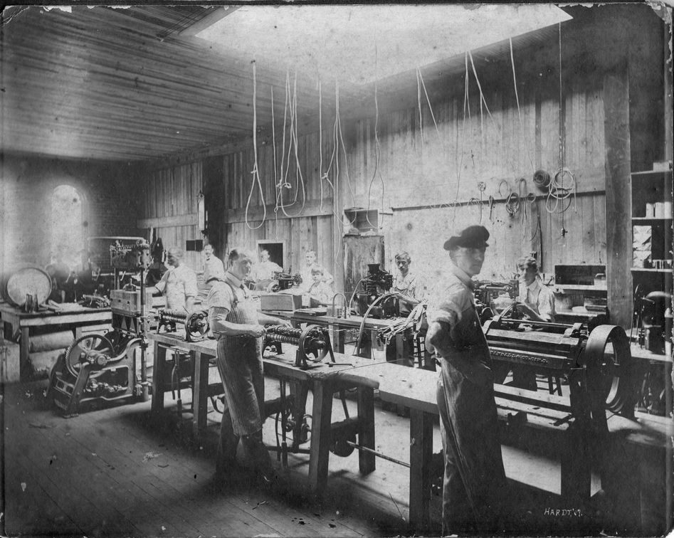 Hardt - men working in a shop, photo by Hardt 1907 - James 'Bud' Hasty closest to camera-fixed.jpg